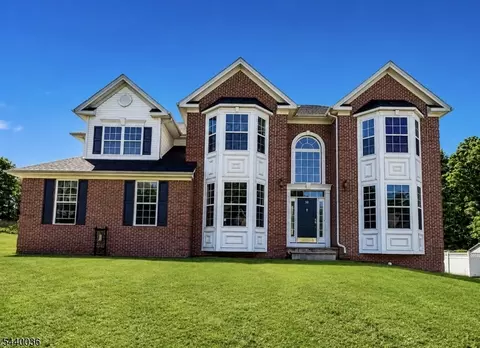 50 Saunders Ln, Hackettstown, NJ 07840