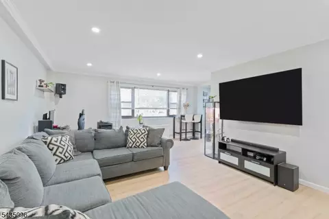 25 Grand Ave, Hackensack, NJ 07601
