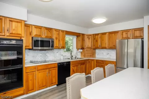 115 Leland Trl, Hopatcong, NJ 07843