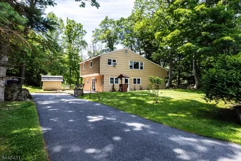 115 Leland Trl, Hopatcong, NJ 07843