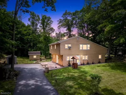 115 Leland Trl, Hopatcong, NJ 07843