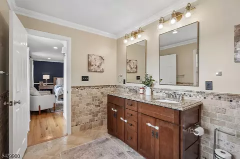 Bath - 4 Holyoke Rd, Wayne, NJ 07470 photo 3 of 4