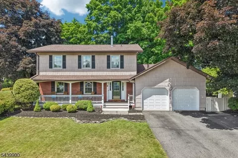 4 Holyoke Rd, Wayne, NJ 07470
