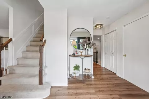 Entry Way - 4 Holyoke Rd, Wayne, NJ 07470 photo 2 of 4