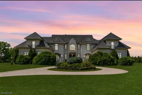 3 Hill Dale Rd, Lebanon, NJ 08833