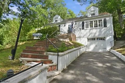 6 Cherry Ln, Caldwell, NJ 07006