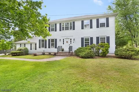 5 Heather Hill Way, Bridgewater, NJ 08807