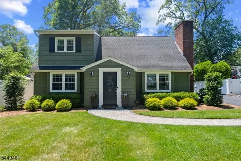 95 Edison St, Wyckoff, NJ 07481