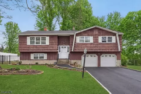 5 Summit Ave, Mount Olive, NJ 07828