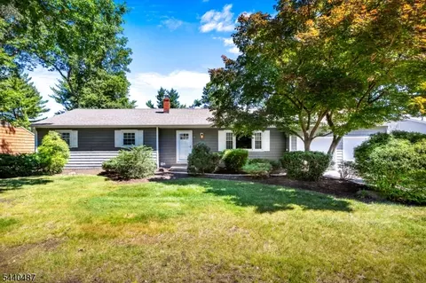 5 Camelot Dr, East Brunswick, NJ 08816