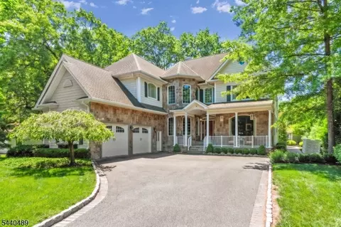 99 E Lindsley Rd, Cedar Grove, NJ 07009