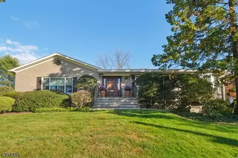 18 Downing Pl, Livingston, NJ 07039