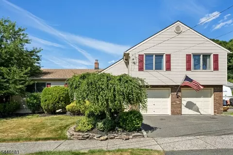 42 Daka Ct, Bloomfield, NJ 07003