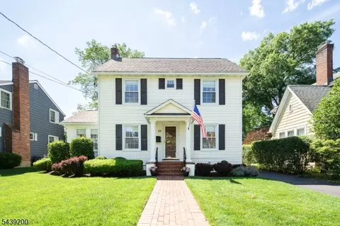 35 N Summit Ave, Chatham, NJ 07928