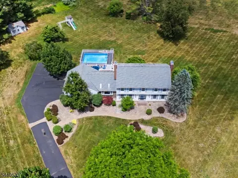 22 Spy Ln, Flemington, NJ 08822