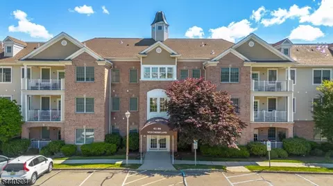 67 Ridgeview Ln, Mount Arlington, NJ 07856