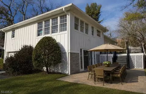 9 Crestview Ct, Montclair, NJ 07042