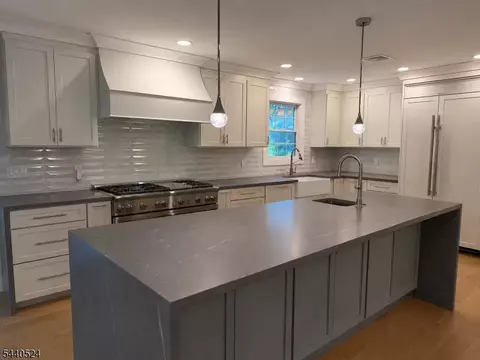 9 Crestview Ct, Montclair, NJ 07042