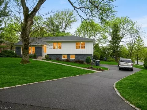 9 Crestview Ct, Montclair, NJ 07042