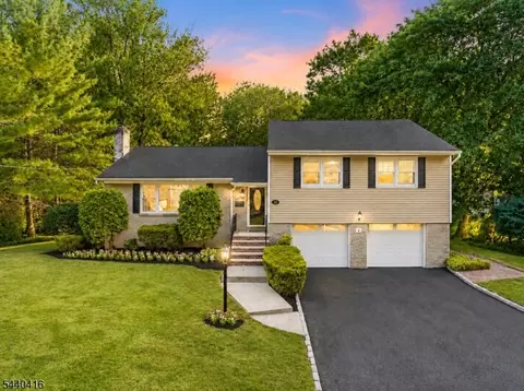 42 Sherwood Dr, New Providence, NJ 07974