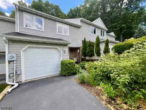 84 Stockton Ct, Morris Plains, NJ 07950