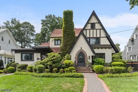 562 Irvington Ave, Elizabeth, NJ 07208