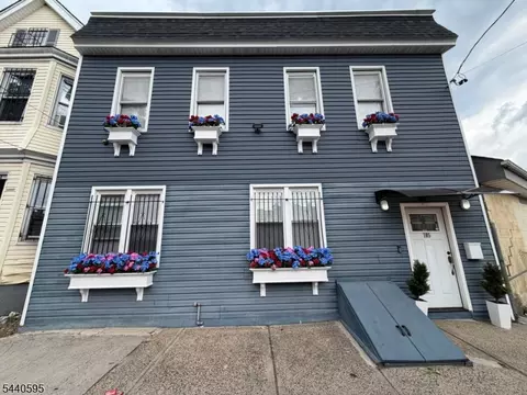 705 S 15th St, Newark, NJ 07103