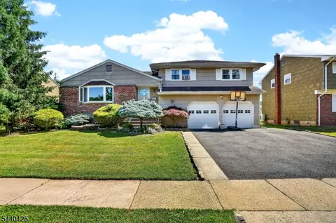 802 Kaminski Dr, Rahway, NJ 07065