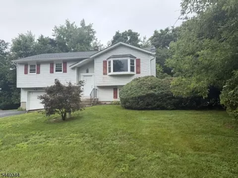 4 Beardslee Hill Dr, Franklin, NJ 07416