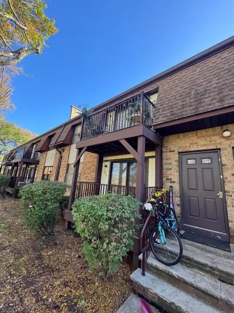 910 N Oaks Blvd #910, North Brunswick Twp, NJ 08902