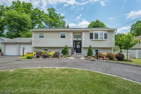 128 Overlook Ave, East Hanover, NJ 07936