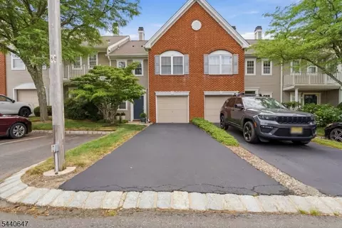 28 Dutch Ct, Holmdel, NJ 07733