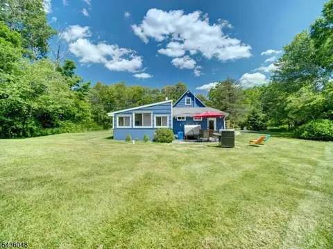 196 Bartley Rd, Long Valley, NJ 07853