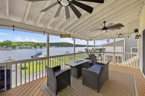 51 S Lakeside Ave, Lake Hopatcong, NJ 07849