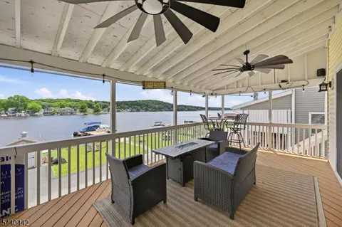 51 S Lakeside Ave, Lake Hopatcong, NJ 07849