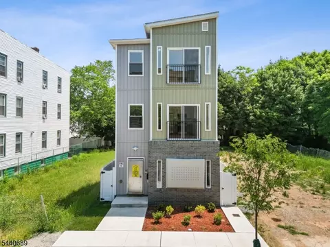 840 S 19th St, Newark, NJ 07108