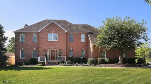 195 Fairfield Ln, Hillsborough, NJ 08844