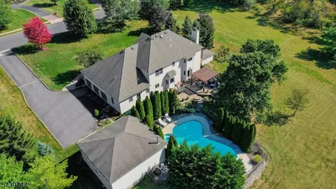 195 Fairfield Ln, Hillsborough, NJ 08844