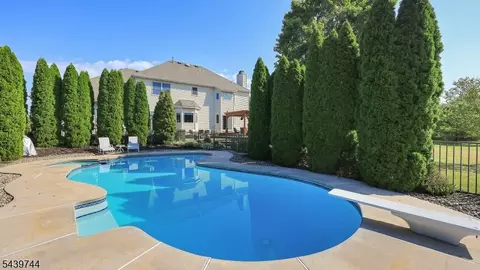 195 Fairfield Ln, Hillsborough, NJ 08844