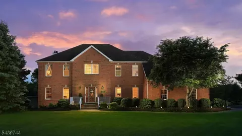 195 Fairfield Ln, Hillsborough, NJ 08844