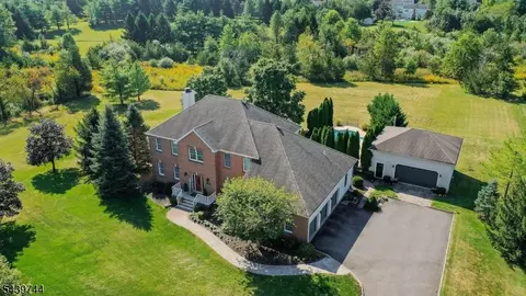 195 Fairfield Ln, Hillsborough, NJ 08844