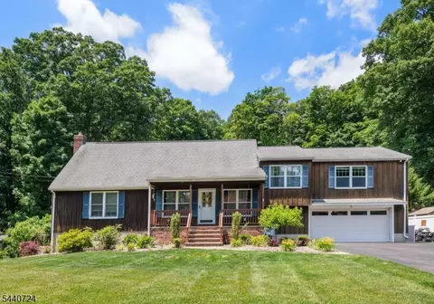 36 Hancock Dr, West Milford, NJ 07480