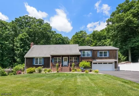 36 Hancock Dr, West Milford, NJ 07480