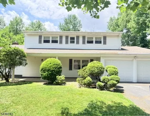 13 Greenwich Rd, Edison, NJ 08820