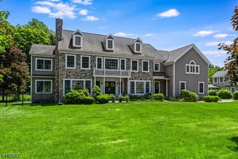 2 Coe Farm Rd, Randolph, NJ 07869