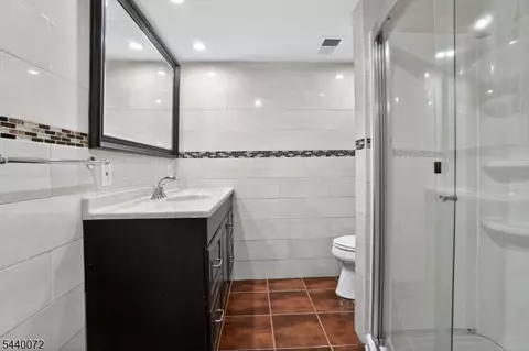 Bath - 21 Ash Rd, Edison, NJ 08817 photo 2 of 2