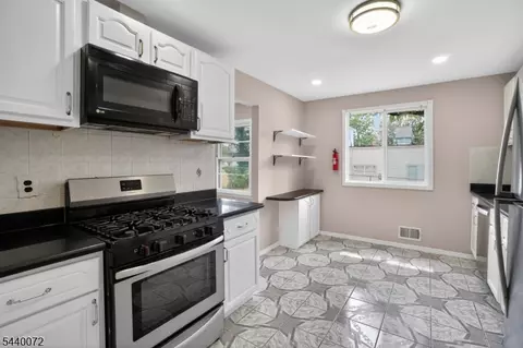 Entry Way - 21 Ash Rd, Edison, NJ 08817 photo 2 of 3