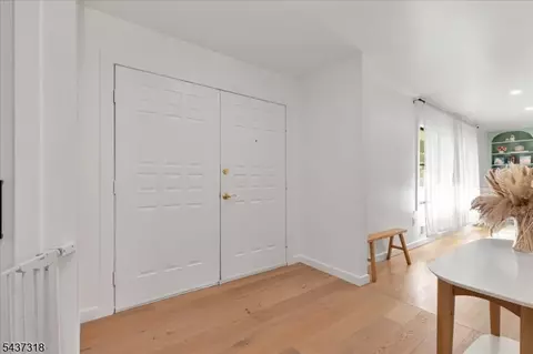 2 Abbott Ct, Edison, NJ 08820 photo 2