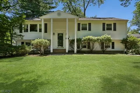 24 Cherry Hill Rd, Livingston, NJ 07039