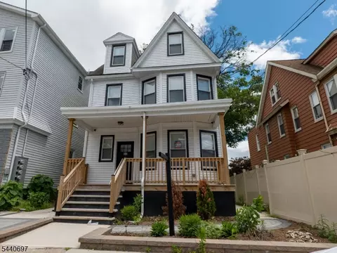 32 Palm St, Newark, NJ 07106